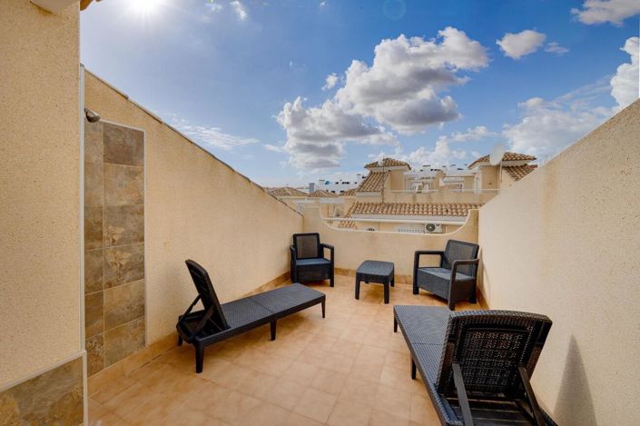 Image No.25-2 Bed Townhouse for sale