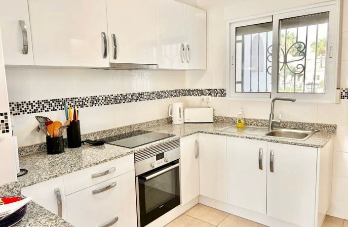 Image No.12-3 Bed Townhouse for sale