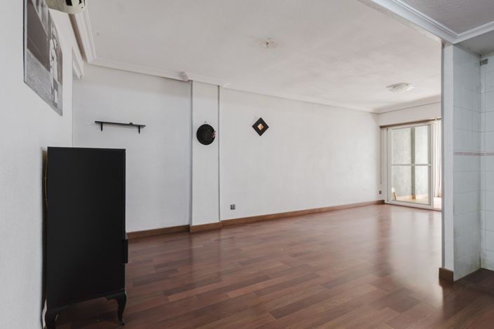 Image No.9-3 Bed Apartment for sale