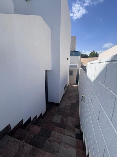 Image No.41-5 Bed Villa for sale