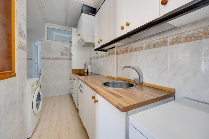 Image No.21-4 Bed Townhouse for sale