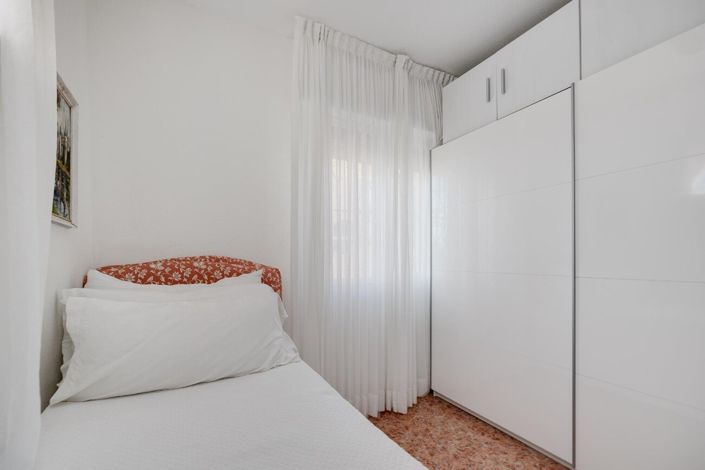 Image No.25-4 Bed Townhouse for sale