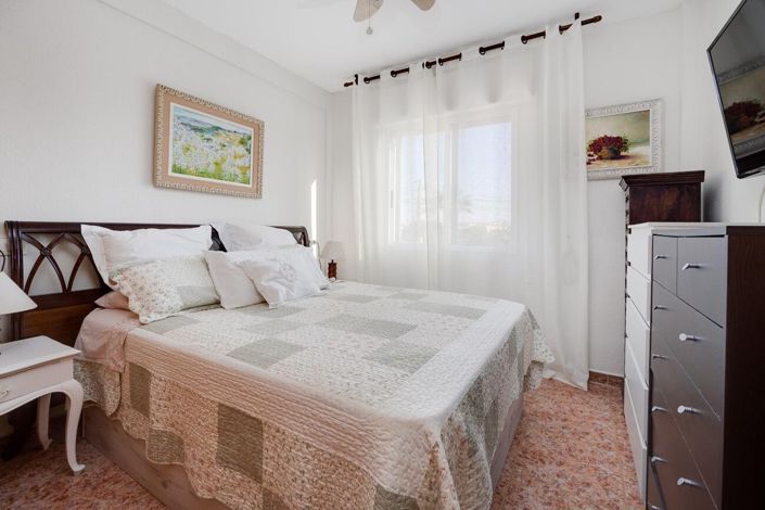 Image No.27-4 Bed Townhouse for sale