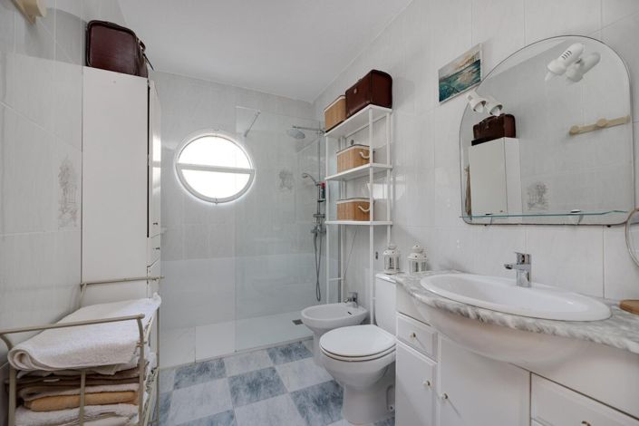 Image No.33-4 Bed Townhouse for sale