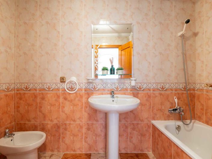 Image No.13-2 Bed Property for sale