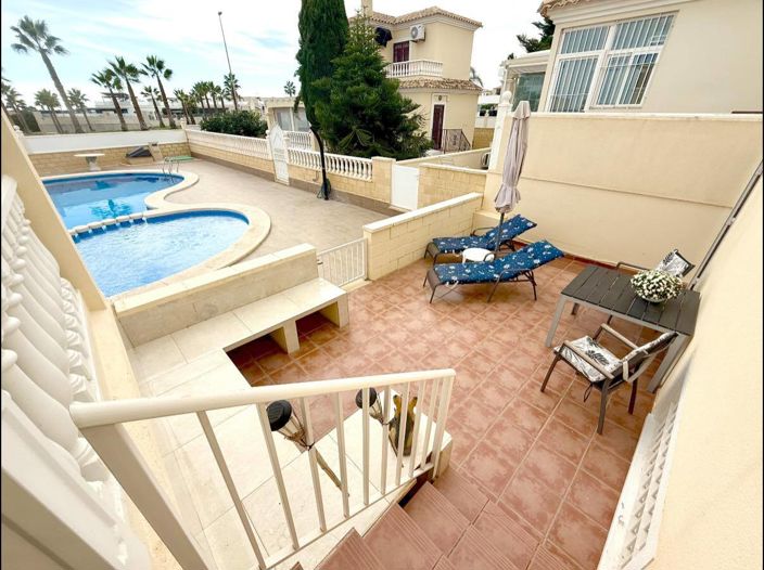 Image No.2-4 Bed Villa for sale