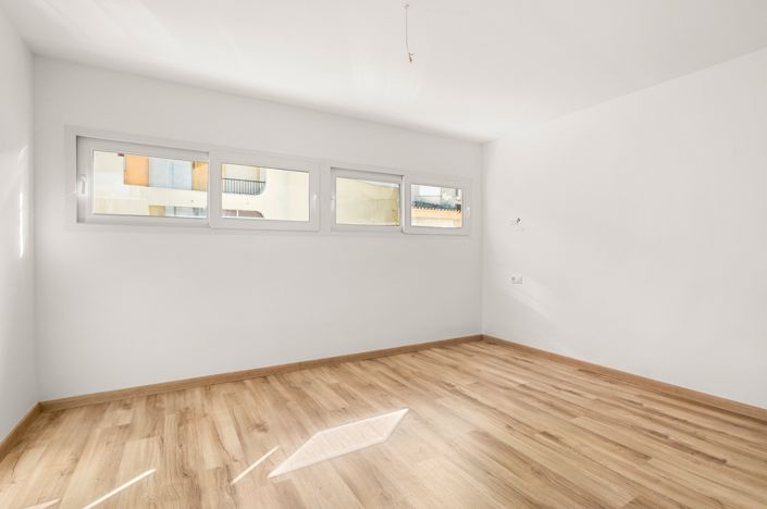 Image No.12-3 Bed Apartment for sale
