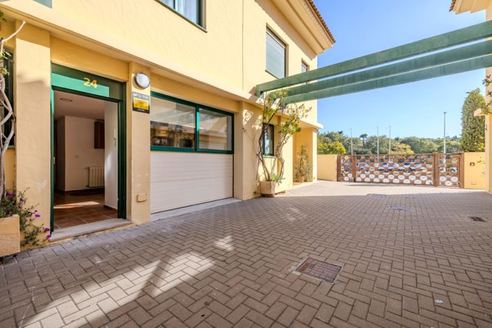 Image No.8-4 Bed Townhouse for sale