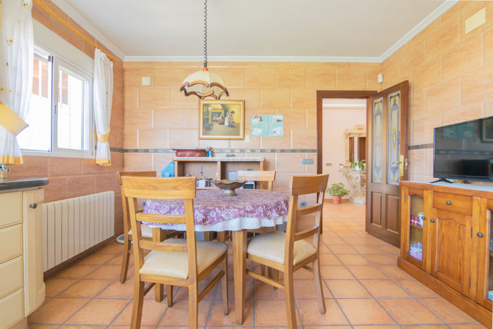 Image No.8-7 Bed Villa for sale
