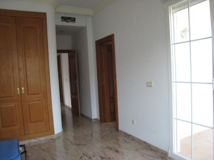Image No.12-6 Bed Villa for sale