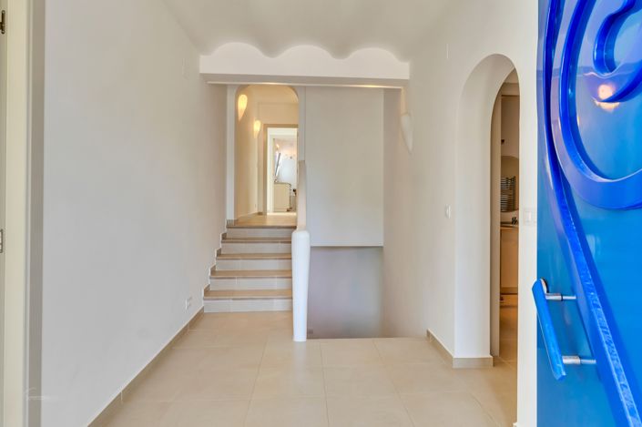 Image No.10-5 Bed Villa for sale