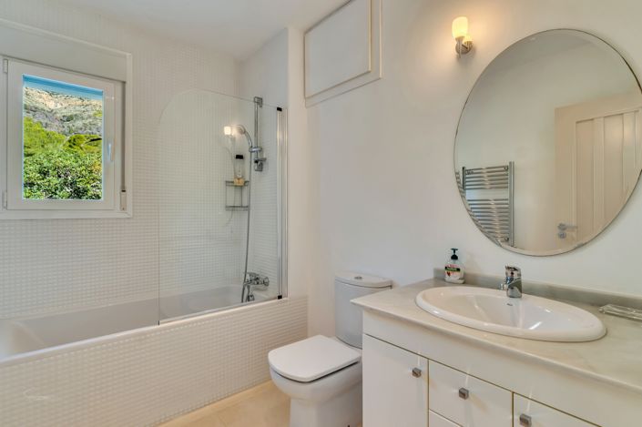 Image No.27-5 Bed Villa for sale