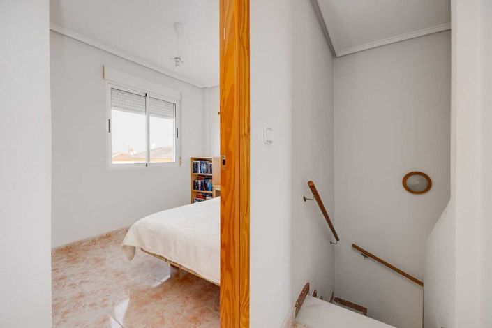 Image No.19-3 Bed Townhouse for sale