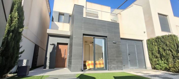 Image No.2-3 Bed Villa for sale
