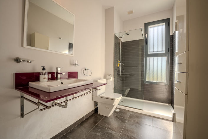 Image No.9-2 Bed Townhouse for sale