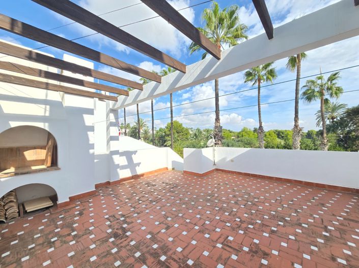 Image No.20-2 Bed Townhouse for sale
