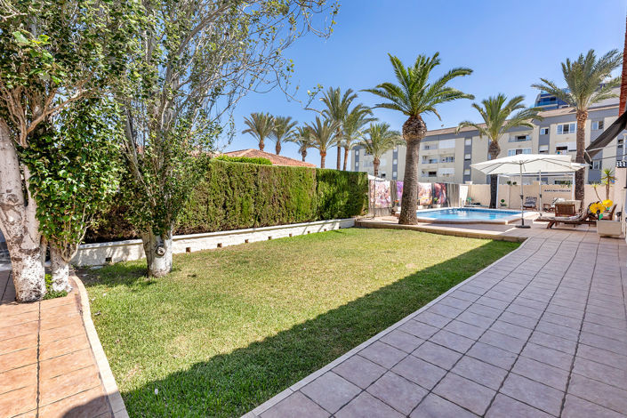 Image No.25-4 Bed Villa for sale