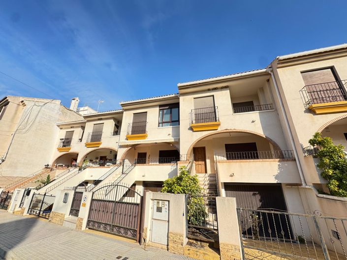 Image No.1-3 Bed Townhouse for sale