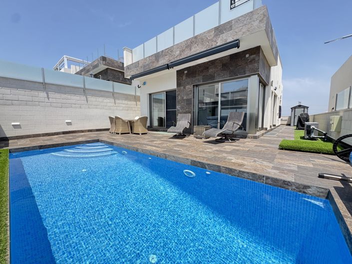 Image No.1-4 Bed Villa for sale