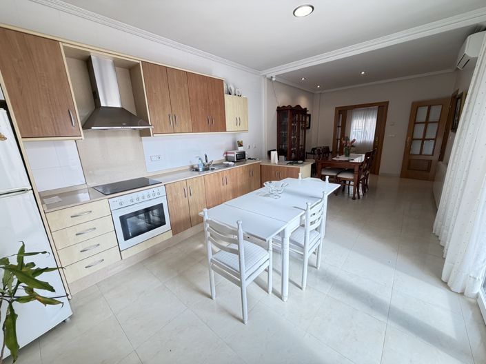 Image No.12-2 Bed Townhouse for sale