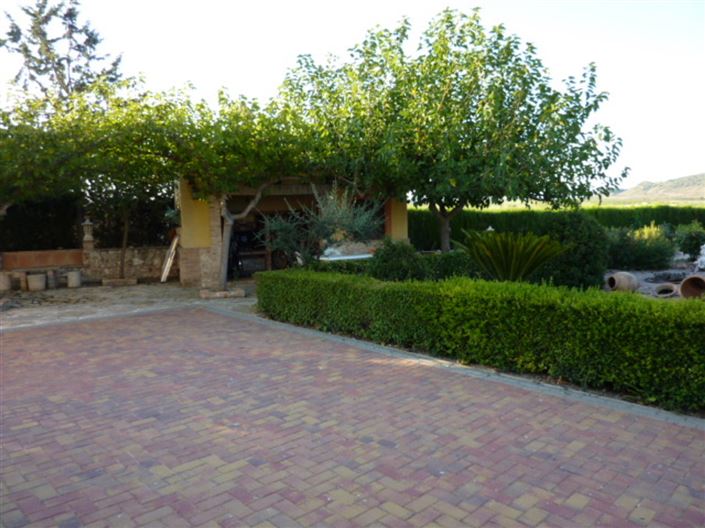 Image No.10-4 Bed Country House for sale