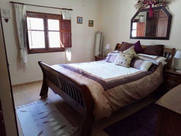 country-house-for-sale-in-seron-14