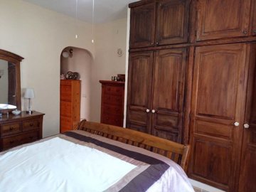 country-house-for-sale-in-seron-15