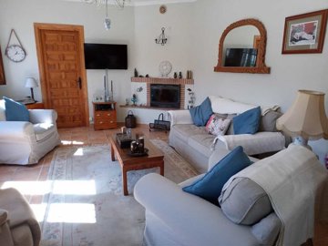 country-house-for-sale-in-seron-6