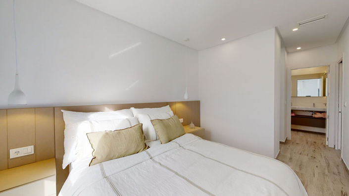 Image No.14-4 Bed Townhouse for sale