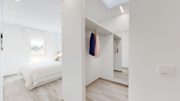 Image No.15-4 Bed Townhouse for sale