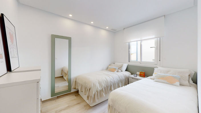 Image No.16-4 Bed Townhouse for sale