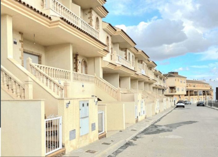 Image No.1-3 Bed Townhouse for sale