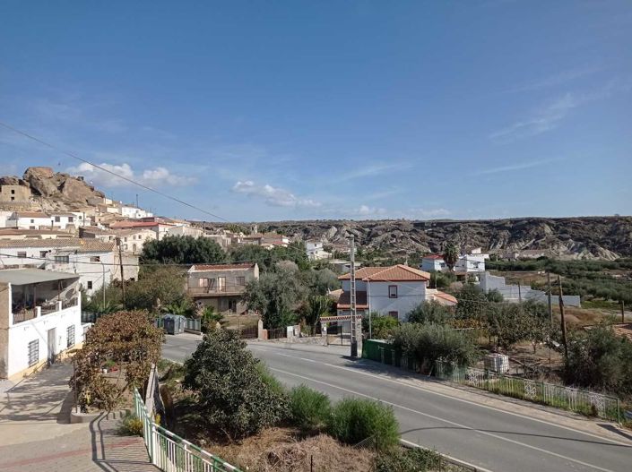 Image No.17-5 Bed Country House for sale