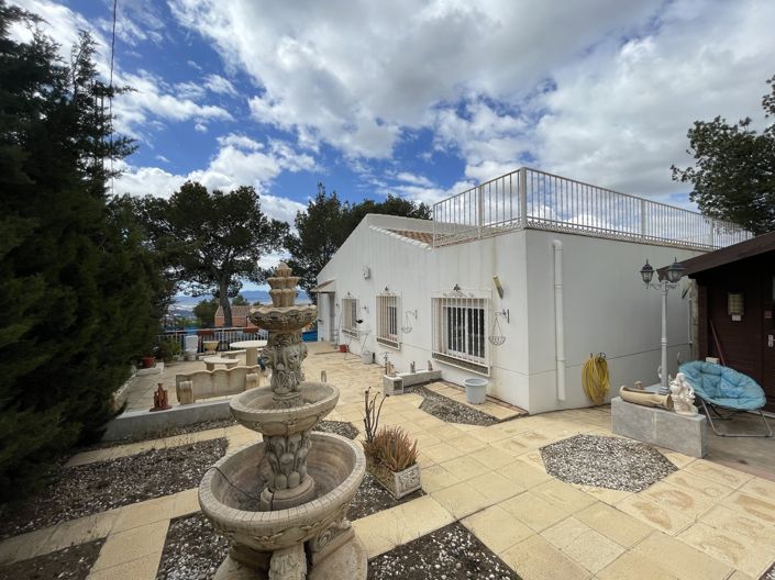 Image No.1-4 Bed Villa for sale