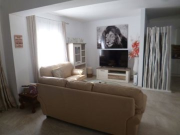 6935-villa-for-sale-in-villamartin-3409984-la