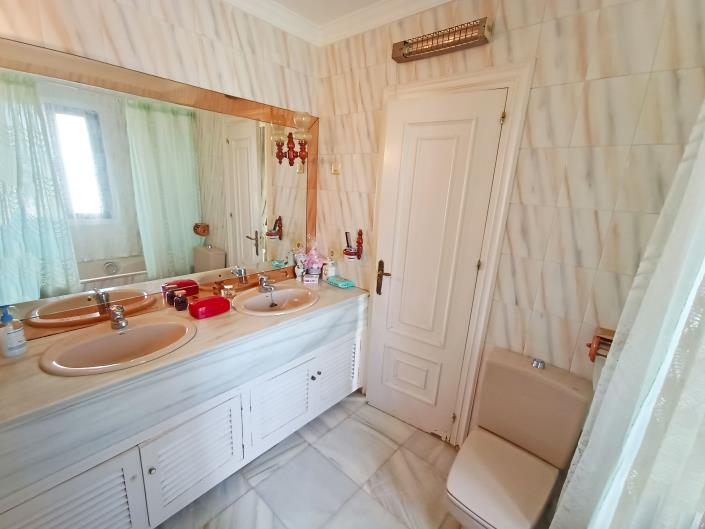 Image No.9-6 Bed Villa / Detached for sale