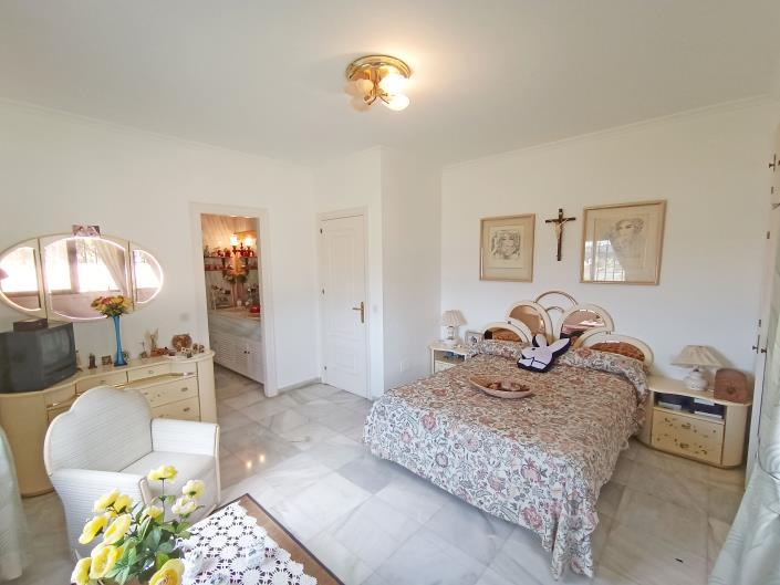 Image No.10-6 Bed Villa / Detached for sale