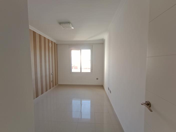 Image No.20-3 Bed Townhouse for sale