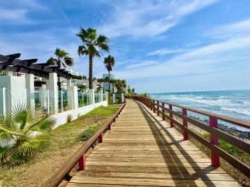 PROMENADE