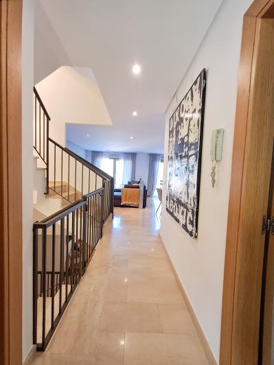 Image No.14-3 Bed Townhouse for sale