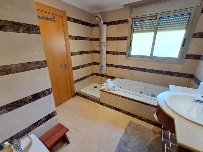 Image No.30-3 Bed Townhouse for sale