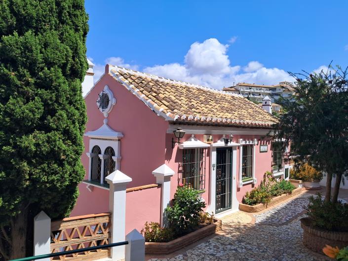 Image No.1-2 Bed House for sale