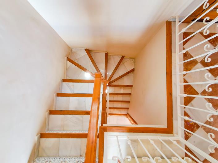 Image No.17-2 Bed House for sale