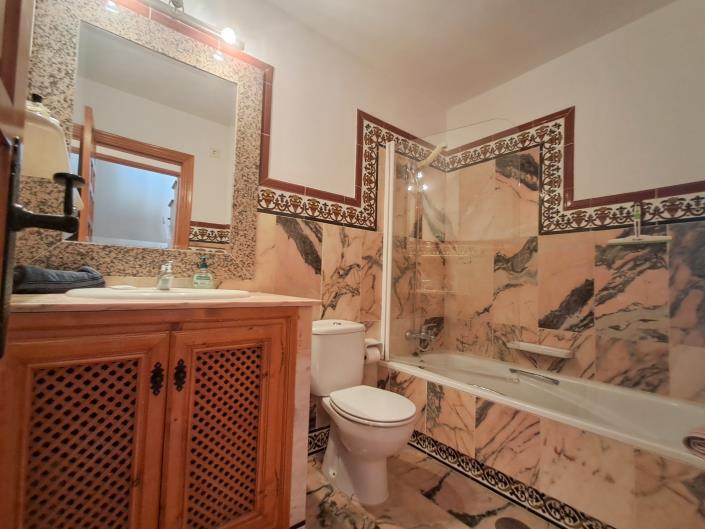 Image No.24-2 Bed House for sale