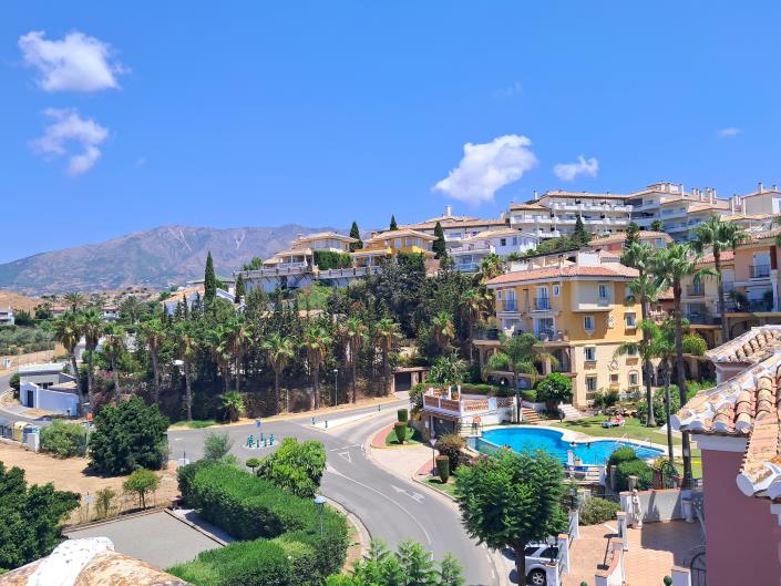 Image No.4-2 Bed House for sale