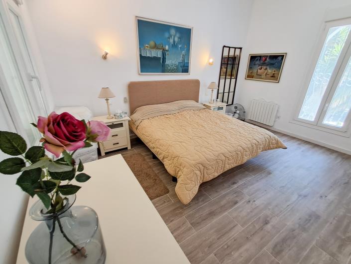 Image No.12-6 Bed Villa / Detached for sale