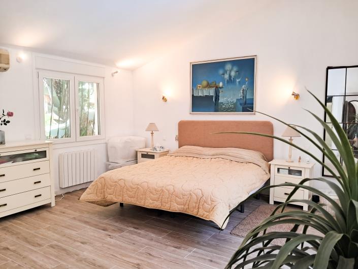 Image No.14-6 Bed Villa / Detached for sale