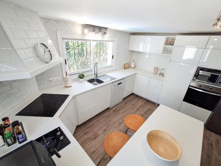 Image No.8-6 Bed Villa / Detached for sale