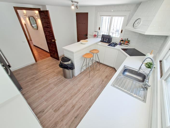 Image No.9-6 Bed Villa / Detached for sale