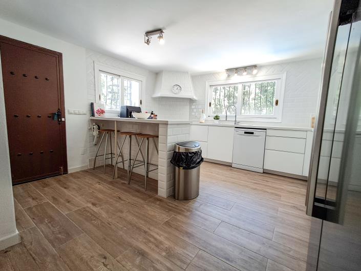 Image No.11-6 Bed Villa / Detached for sale